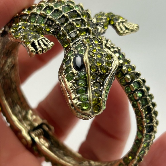 Kenneth Jay Lane Runway Austrian Crystal Green Reptile Bracelet - Picture 4 of 8
